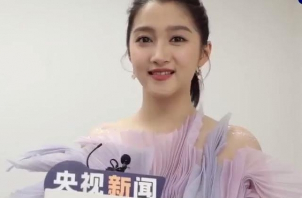 关晓彤：央视中秋国庆双节晚会都上，一个搭档廖昌永一个搭档吴磊