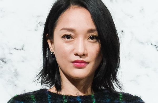 她为了丈夫守寡13年，如今嫁给了周迅恩师，女儿颜值逆天新高度