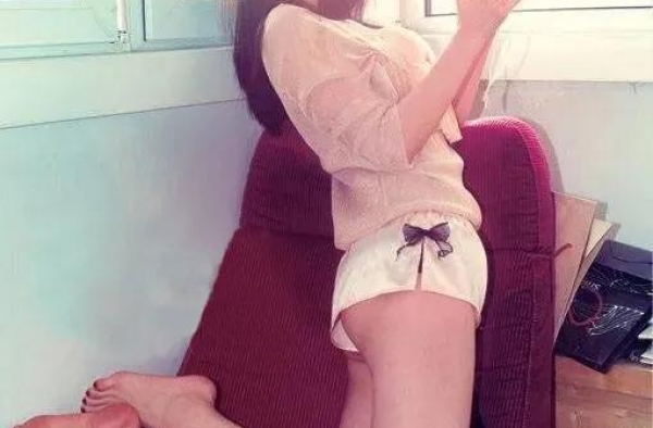 杨幂9年前《男人装》性感写真曝光：狐狸已成年
