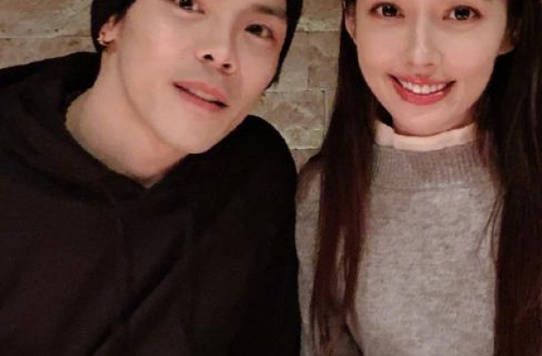 向太晒隔离酒店透露已抵达台北陪产：还有两天就能见到向佐郭碧婷