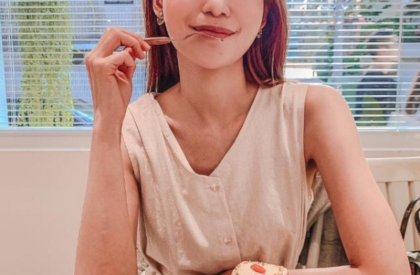 女星自曝小三逼父亲离婚，自己大闹父亲葬礼，现场大骂小三