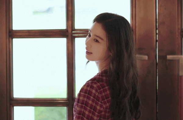 金泰熙为女儿庆生，素颜出镜依旧美艳动人，果然岁月从不败美人