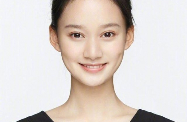 北电第一夏梦中学照曝光，清纯可人天生丽质，与同学相处融洽