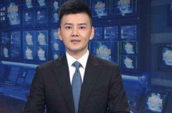 央视主播严於信：撞脸宁泽涛，坚持每天4点起，观众怕他取代康辉