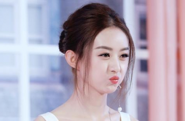“赵丽颖的接班人”赵露思，网剧一姐，最胖92斤，凭什么火了？