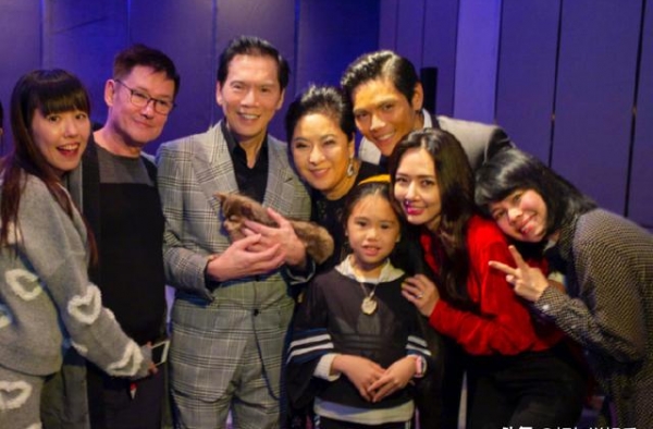 向佐陪郭碧婷在娘家养胎，谁关注到向太博文？这婆媳关系我慕了