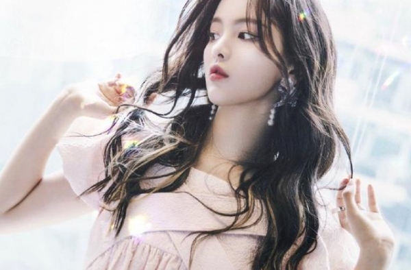 22岁杨超越美在哪儿？当她出现在粉丝镜头里，生图颜值一目了然