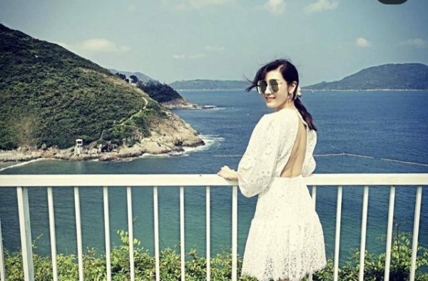 李嘉欣送儿子上学，网友大赞有学霸影子，拒儿子入行望其从商