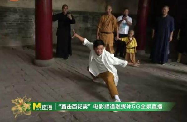 王宝强重回少林寺，刘昊然隔空喊话：跟师兄弟切磋切磋