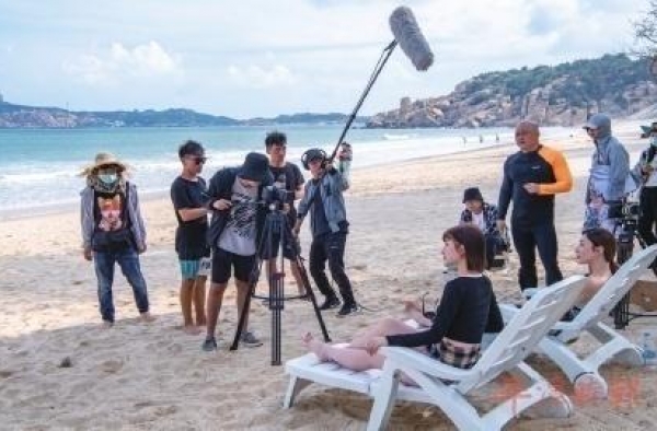 电影《海滩异兽》在岚取景 平潭美食美景“圈粉”剧组