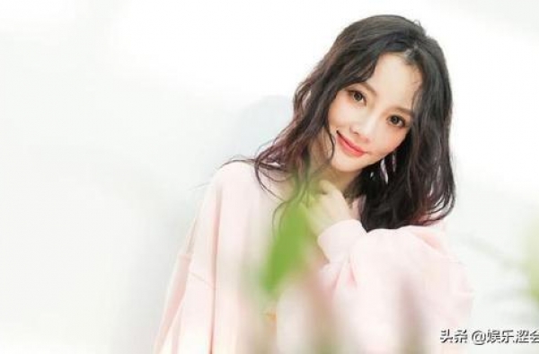 李小璐与蓝盈莹吴宣仪穿同款，效果却完全不同，保守派与豪放派