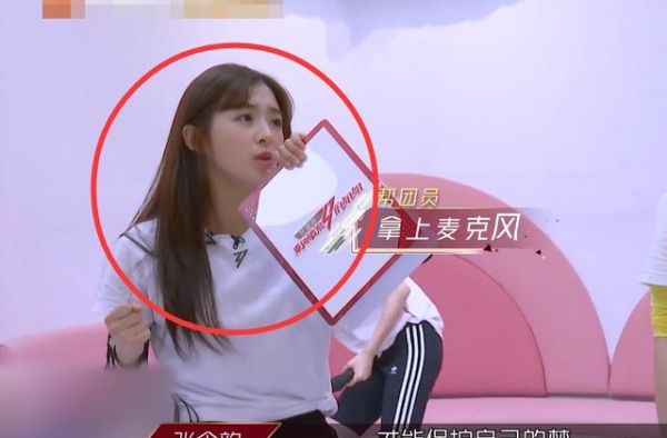张含韵的真实唱功如何？脱离修音后，再也藏不住了