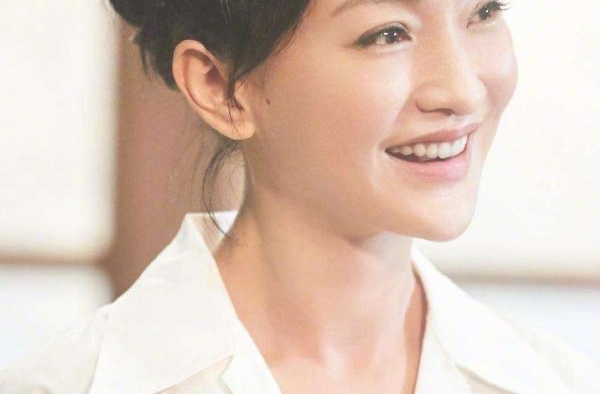 周迅：18岁为艺术献身，情史丰富，40岁嫁人，被传离婚