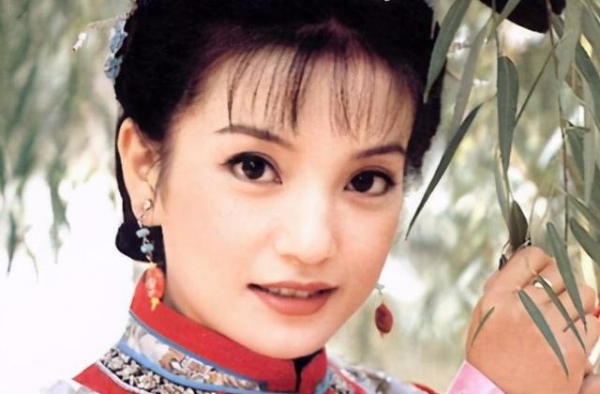 赵薇被疑婚变新恋情曝光，新欢身份家庭背景被扒，妥妥的富二代