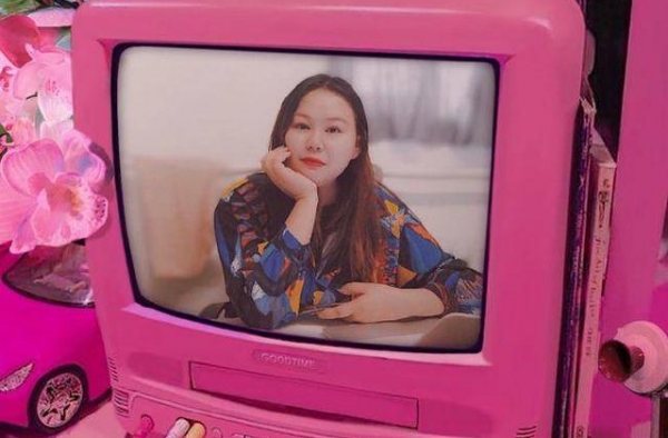 “舌吻”耳朵，强行搂抱！女作家发博自曝遭男导演韩涛性骚扰