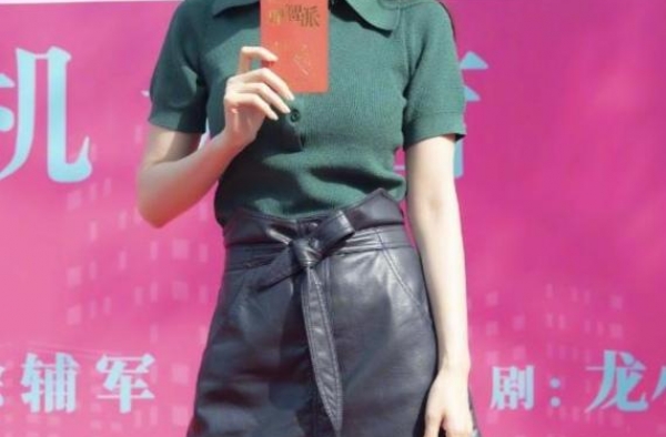 秦岚新剧开机，与小19岁王鹤棣演情侣，网友：毫无违和感