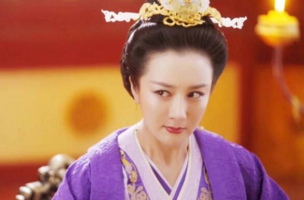 戏里害过杨幂赵丽颖胡冰卿，反派专业户李依晓终于演回好女人