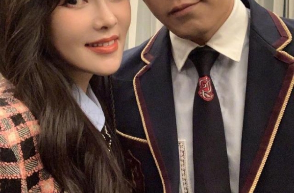 网友心疼秦昊有个“作精”老婆，伊能静却说，我若不作，他必负我