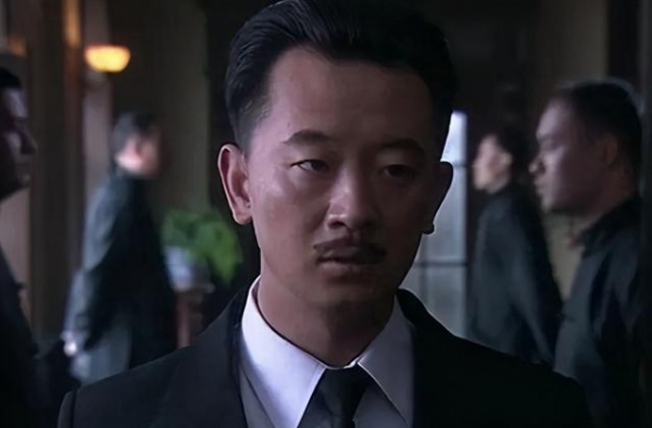 黄海波镜头前跟老婆撒狗粮，眼睛骗不了人，是不是好男人一目了然