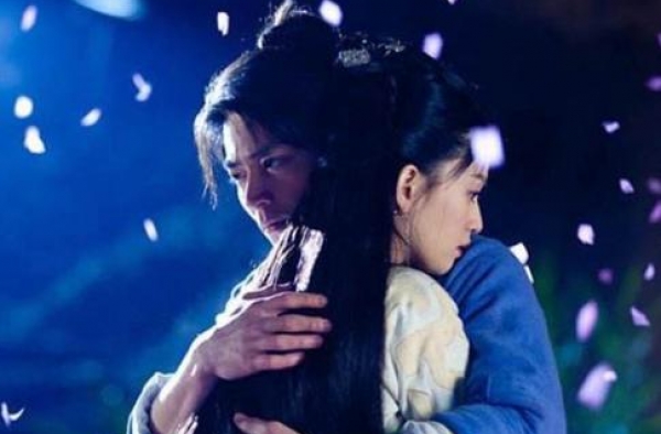 “血腥江湖”之梅艳芳：在歌厅被扇巴掌，事后两位大哥为此殒命