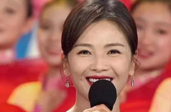 国庆晚会：热巴颜值下滑，易烊千玺发腮明显，央视镜头下无所遁形