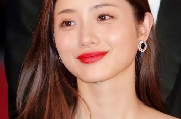 日本最美女星石原里美结婚！写亲笔信表白圈外丈夫，网友集体炸毛