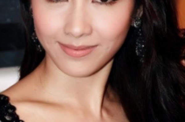 因长得太漂亮，一出道就被富商“牢牢盯上”的8位女星