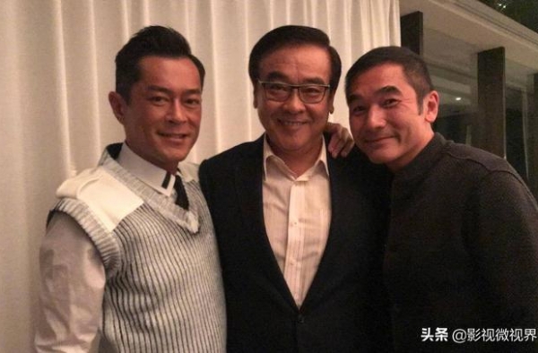 工作间隙买16件大牌，十天拍三个开箱视频，张大大被批不冤枉
