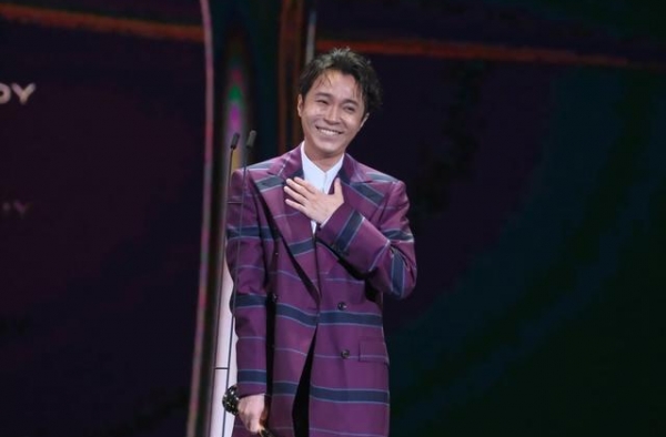 吴青峰摘得金曲奖“最佳国语”男歌手奖，邓紫棋仅获评审团奖
