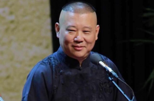秦霄贤追星成功过于娇羞！郭德纲实力宠徒弟，他的手机意外成亮点