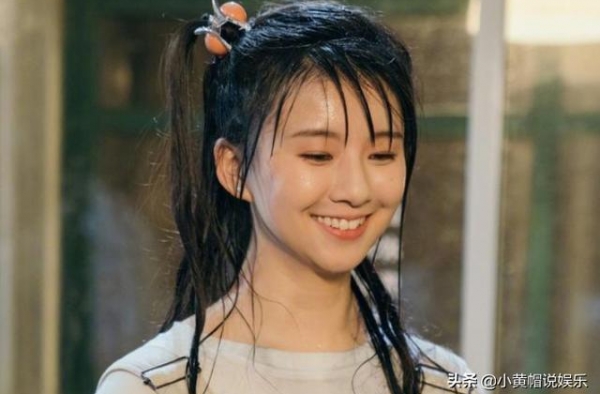 小彩旗上综艺被晏紫东吻出拔丝惹网友狂喷，王思聪默默点赞