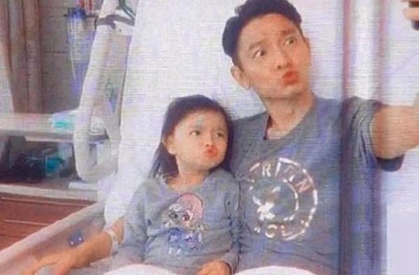 刘德华也是＂女儿奴＂，3点起床做饭5点送娃上学，被周润发吐槽