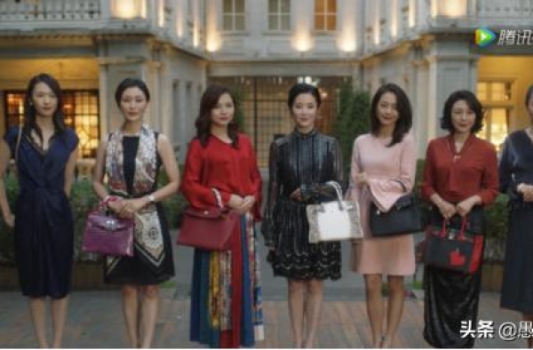 杨颖与众贵妇合影被“镶边”，正面刚颜值气质，网友居然说她输了