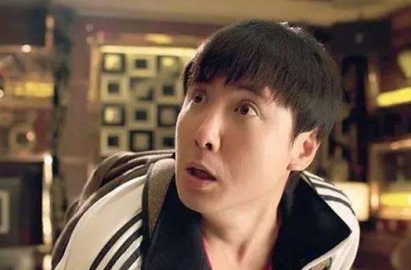 她将弟弟带进娱乐圈，谁知自己不温不火，弟弟却火得离谱