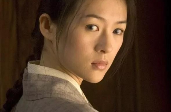 章子怡夸巩俐在《夺冠》中的演技好，结果却被网友怼到删评论？