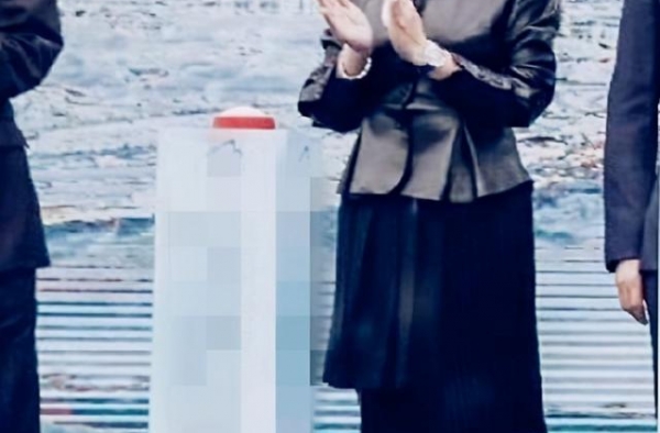 陈红黑色打扮“生图”曝光，51岁虽然轻微发福，但依然很美