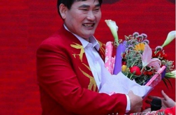 大衣哥”的面相决定了儿子“富贵”