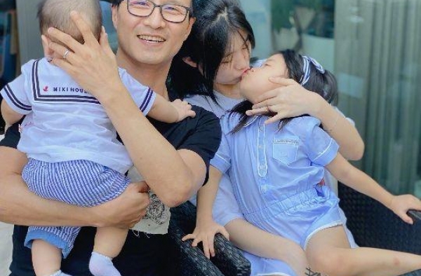 章子怡嫁给三婚的汪峰，交往时被父母极力反对。