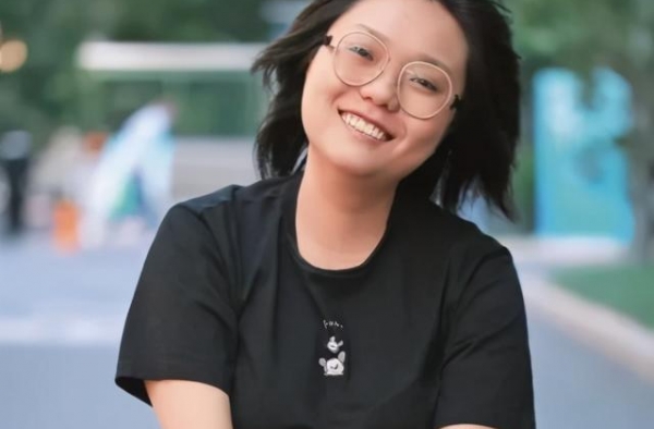 “天赋异禀”的李雪琴怎么突然这么火？