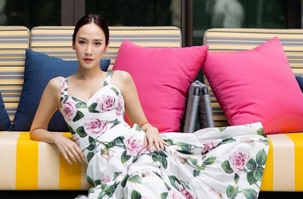 ?泰国女星被称“绿茶”之最？长相艳丽美艳绝伦，桃花运更了不得