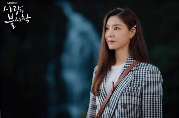 《爱的迫降》：玄彬扮演官二代订婚7年，却等到南韩女迫降才初恋