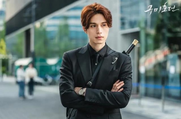 豆瓣8.6《九尾狐传》：李栋旭红发帅炸，开播水木剧排名第一