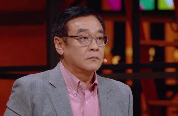 谭咏麟自曝让两个妻子受委屈，愧对她们，而原配已心灰意冷出家