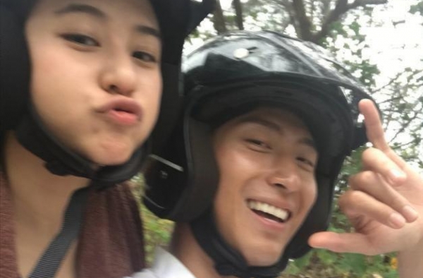 何超莲再晒和窦骁甜蜜合照，网友：窦骁该回来搞事业啦