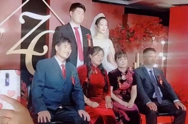 大衣哥在朱楼村办流水席！888元一桌随便吃，村民们乐得笑开花
