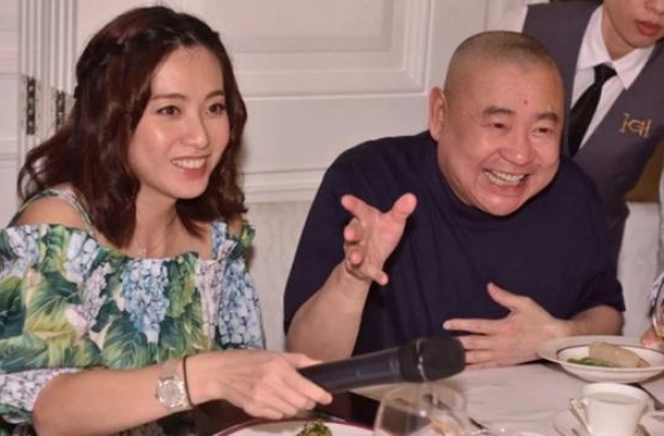 1150亿资产的刘銮雄，套现七亿现金，怒甩情人，家产全给原配
