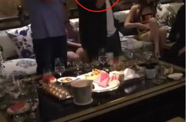 老婆去世俩月，前妻3度患癌，曾志伟竟还有心情和元彪夜店寻欢？