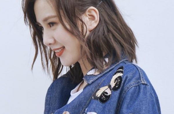 刘诗诗首穿超短裙，86斤配牛仔短发好少女，看完细腿我太服气
