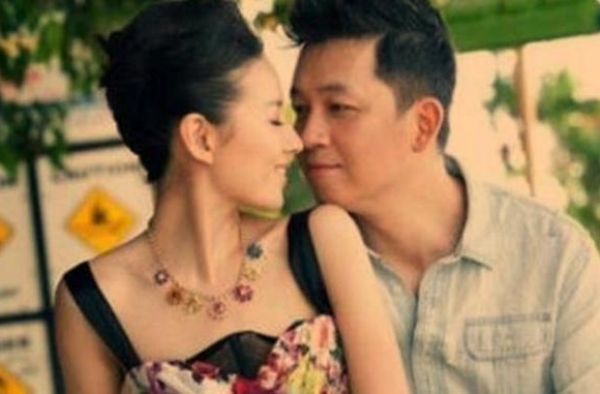 潘粤明与绯闻女友同框，近照发福严重不敢认，恋情得众人祝福