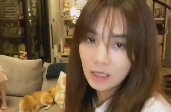 Ella家是复式楼还种牛油果树，马桶是黑色，称二胎想要生女儿